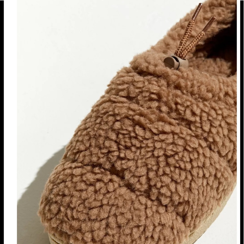 URBAN OUTFITTERS SHERPA HARDSOLE SLIPPERS NEW - Picture 9 of 11